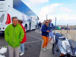 5. zur zeit ist es der letzte schrei den mont ventoux in einem alten citroen- 2cv dem doschewo auch ente genannt zu uberqueren. wer keine hat mietet sich eine